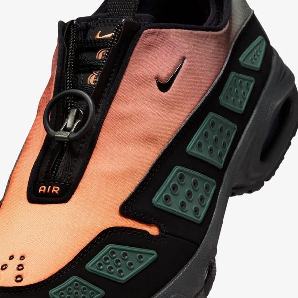 Кросівки жіночі Nike Wmns Air Max Sndr Vintage Green / Orange Trance (HJ8080-301), 40, WHS, 1-2 дні