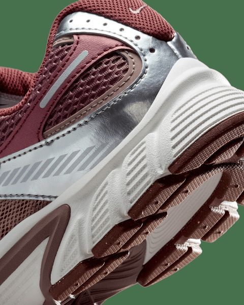 Кросівки жіночі Nike V5 Rnr Wmns (HQ7901-200), 39, WHS, 30% - 40%, 1-2 дні