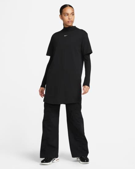 Спортивный костюм женской Nike Sportswear Essential Women's Short-Sleeve T-Shirt (DV7882-010), M, WHS, 20% - 30%, 1-2 дня