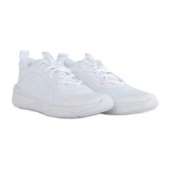 Кроссовки подростковые Nike Omni Multi-Court (Gs) (DM9027-100), 36, WHS, > 50%, 1-2 дня