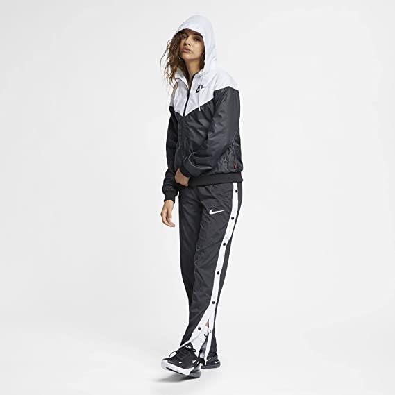 Ветровка женская Nike Sportswear Windrunner (CN6910-011), XL, WHS, 1-2 дня