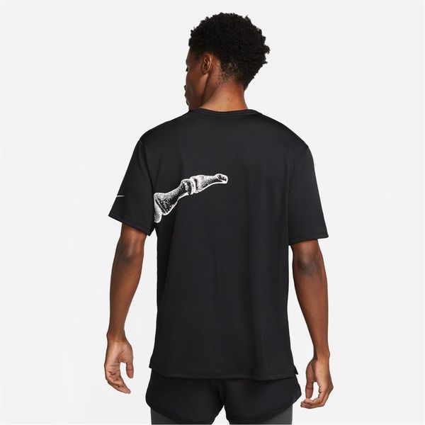Футболка мужская Nike Dri-Fit Uv Run Division Miler (DV9263-010), 2XL, WHS, 20% - 30%, 1-2 дня