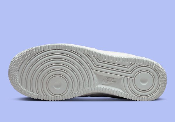 Кросівки жіночі Nike Air Force 1 Sculpt Features (DV7454-001), 37.5, WHS, 1-2 дні