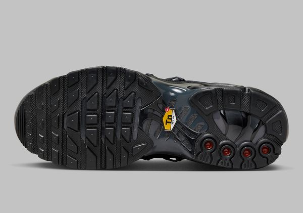 Кросівки жіночі Nike Air Max Plus Appears With Toggle Laces And A “Black/Metallic Silver” Coat (FZ2770-001), 36, WHS, 1-2 дні