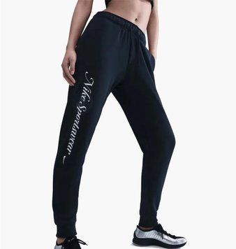 Брюки жіночі Nike Sportswear Club Fleece Graphic Black (HV2346-010), M, WHS, > 50%, 1-2 дні
