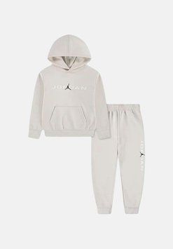 Спортивний костюм підлітковий Jordan Mj Stretch Hbr Flc Set (85F270-X27), 3, WHS, 1-2 дні