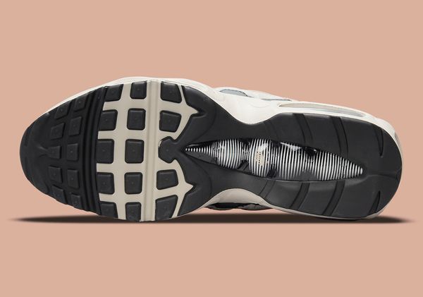 Кросівки чоловічі Nike Air Max 95 (DC9412-002), 40, WHS, 10% - 20%, 1-2 дні