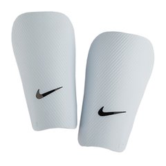 Футбольні щитки унісекс Nike Nk J Guard-Ce (SP2162-100), M, WHS, < 10%, 1-2 дні