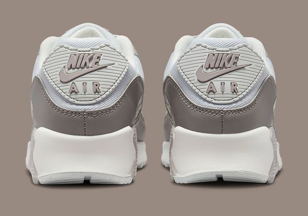 Кросівки чоловічі Nike Air Max 90 Pairs (DZ3522-003), 42.5, WHS, 10% - 20%, 1-2 дні