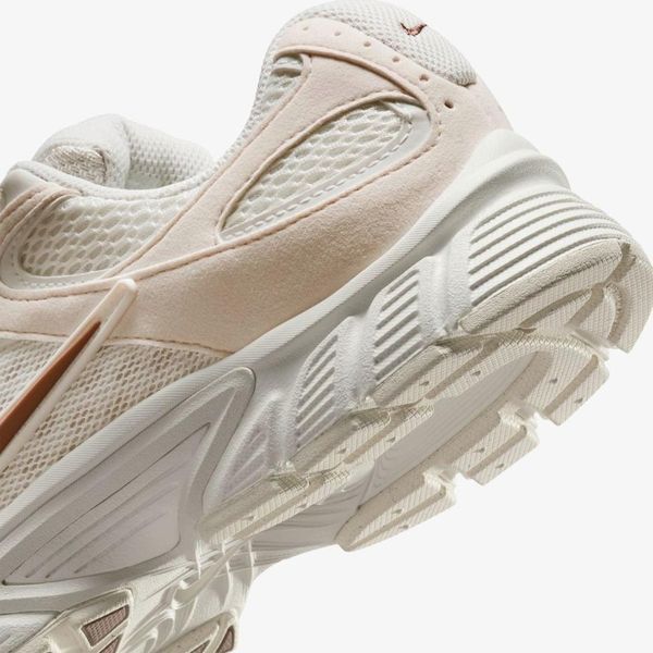 Кросівки жіночі Nike W V5 Rnr S (IQ7577-121), 37.5, OFC, 20% - 30%, 1-2 дні