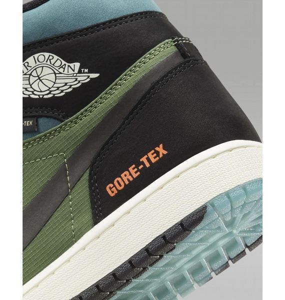Кросівки чоловічі Nike 1 Retro High Element Gore-Tex Black Olive (DB2889-003), 41, WHS, 40% - 50%, 1-2 дні