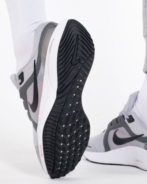 Кросівки чоловічі Nike Air Zoom Vomero 16 (DA7245-004), 40, WHS