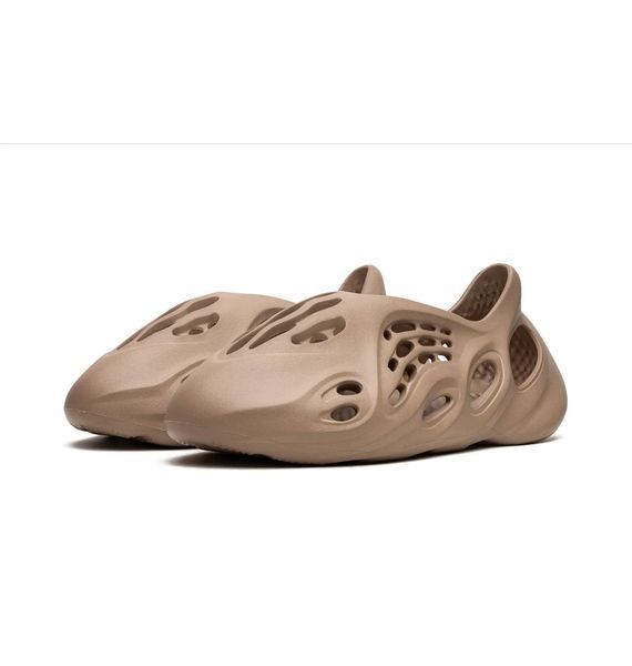 Тапочки мужские Adidas Yeezy Foam Runner (GV6842), 47, WHS, < 10%, 1-2 дня