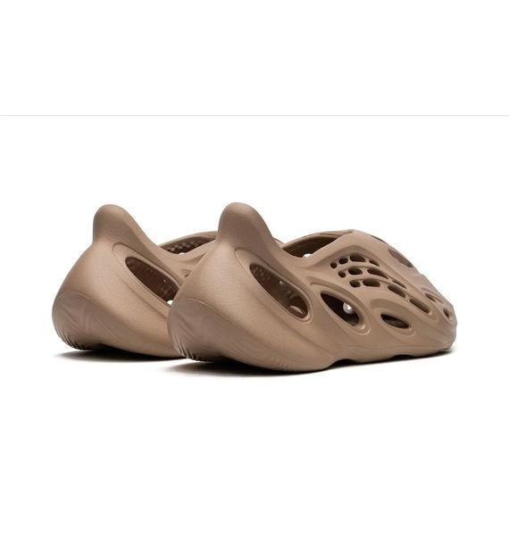 Тапочки мужские Adidas Yeezy Foam Runner (GV6842), 47, WHS, < 10%, 1-2 дня