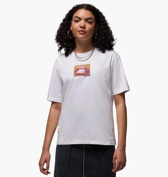 Футболка женская Nike Teeth Gem Graphic (HV5087-100), S, WHS, 1-2 дня