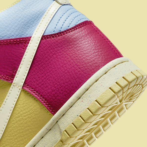 Кросівки дитячі Nike Dunk High Features (DZ5638-500), 38, WHS, 10% - 20%, 1-2 дні